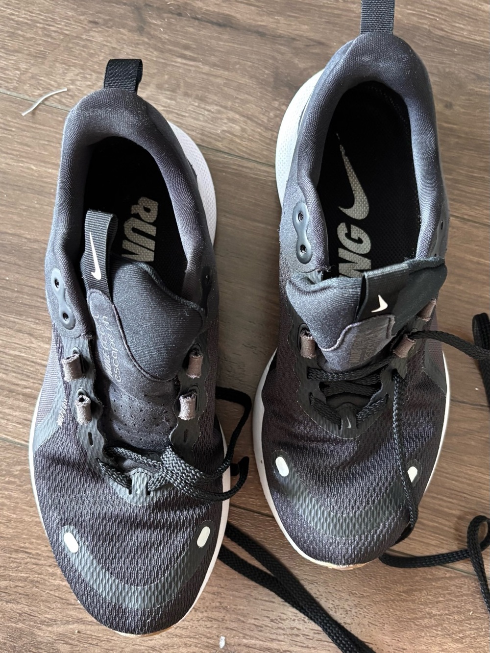 Nike women  Black and White Athletic Running Shoes
